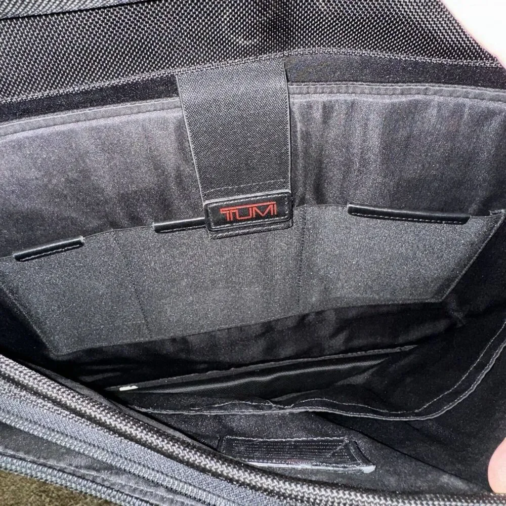 Tumi good used